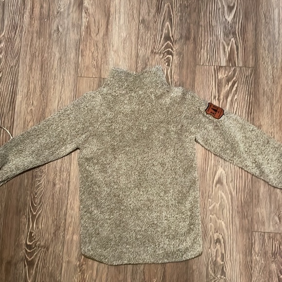 Cute comfy, olive green sweater, super warm which is perfect for the outdoors - Picture 2 of 2